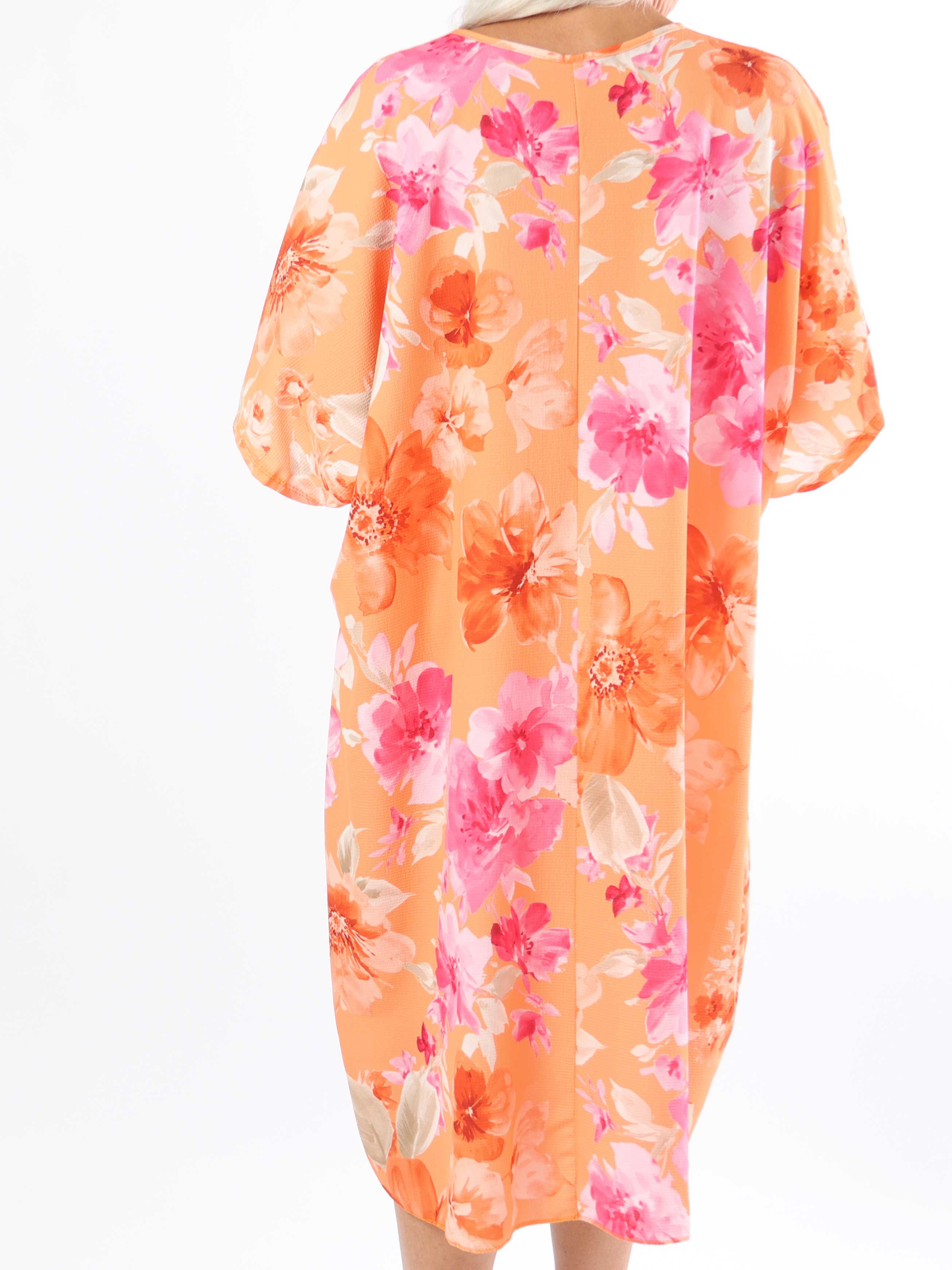 Mallie - Blommönstrad skjortklänning i plus size med v-ringning